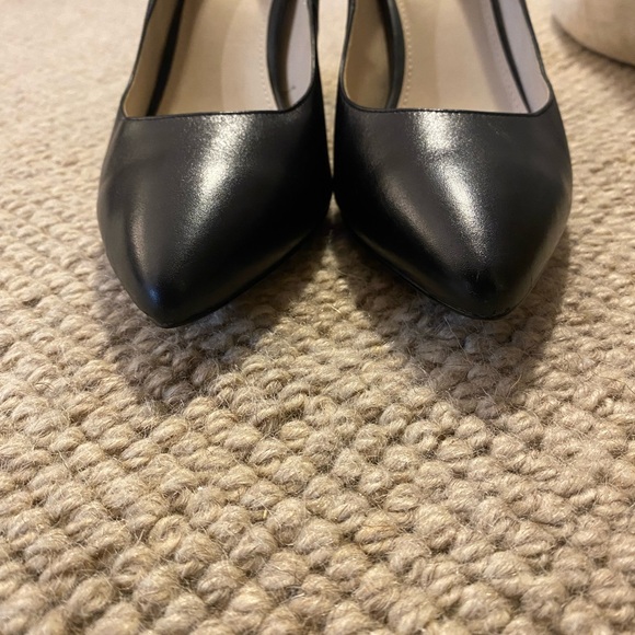 Cole Haan, black pump size 9.5B - Picture 6 of 6